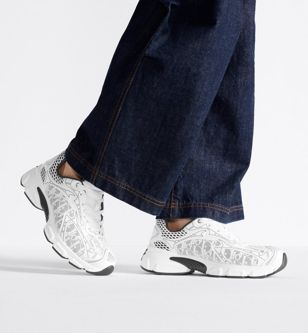 Dior Vibe Sneaker
White Mesh Printed with Dior Oblique Motif and White and Black Leather-Effect Panels