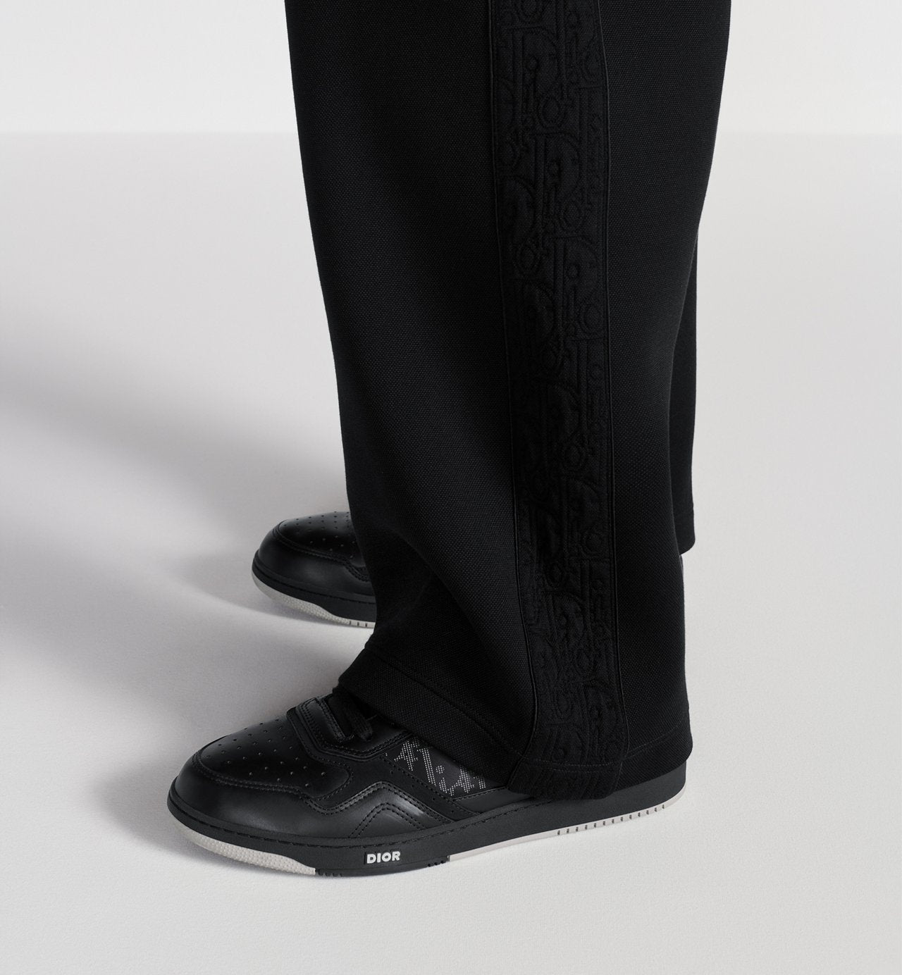 Dior B27 Uptown Low-Top Sneaker
Black Smooth Calfskin, Black Suede and Black Dior Oblique Galaxy Leather