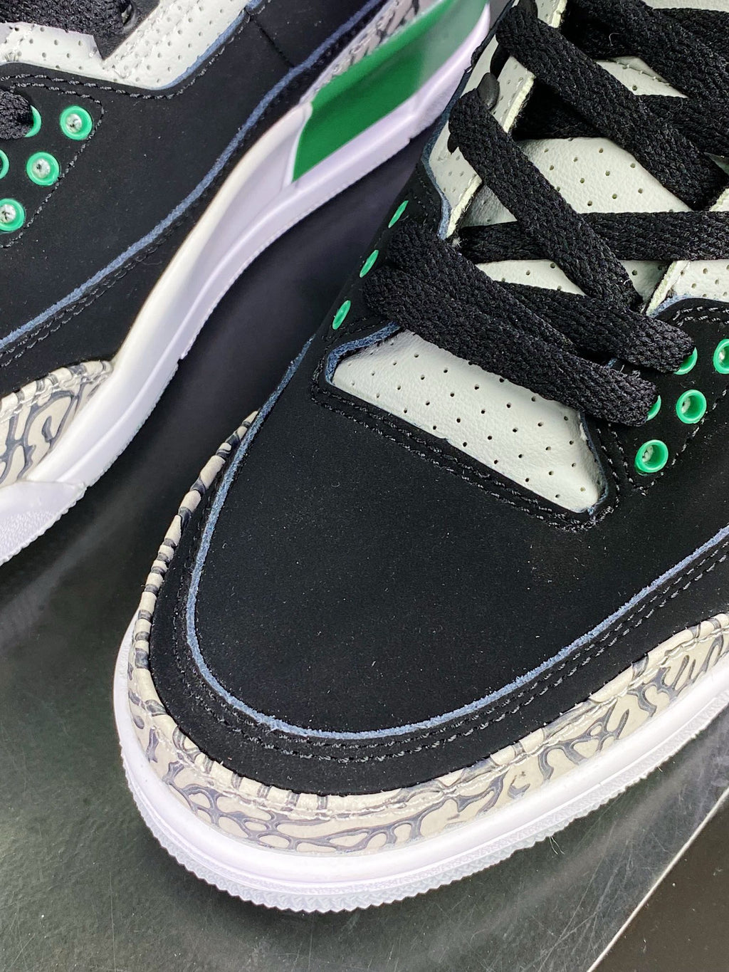 Jordan
Air Jordan 3 Retro "Pine Green" sneakers
