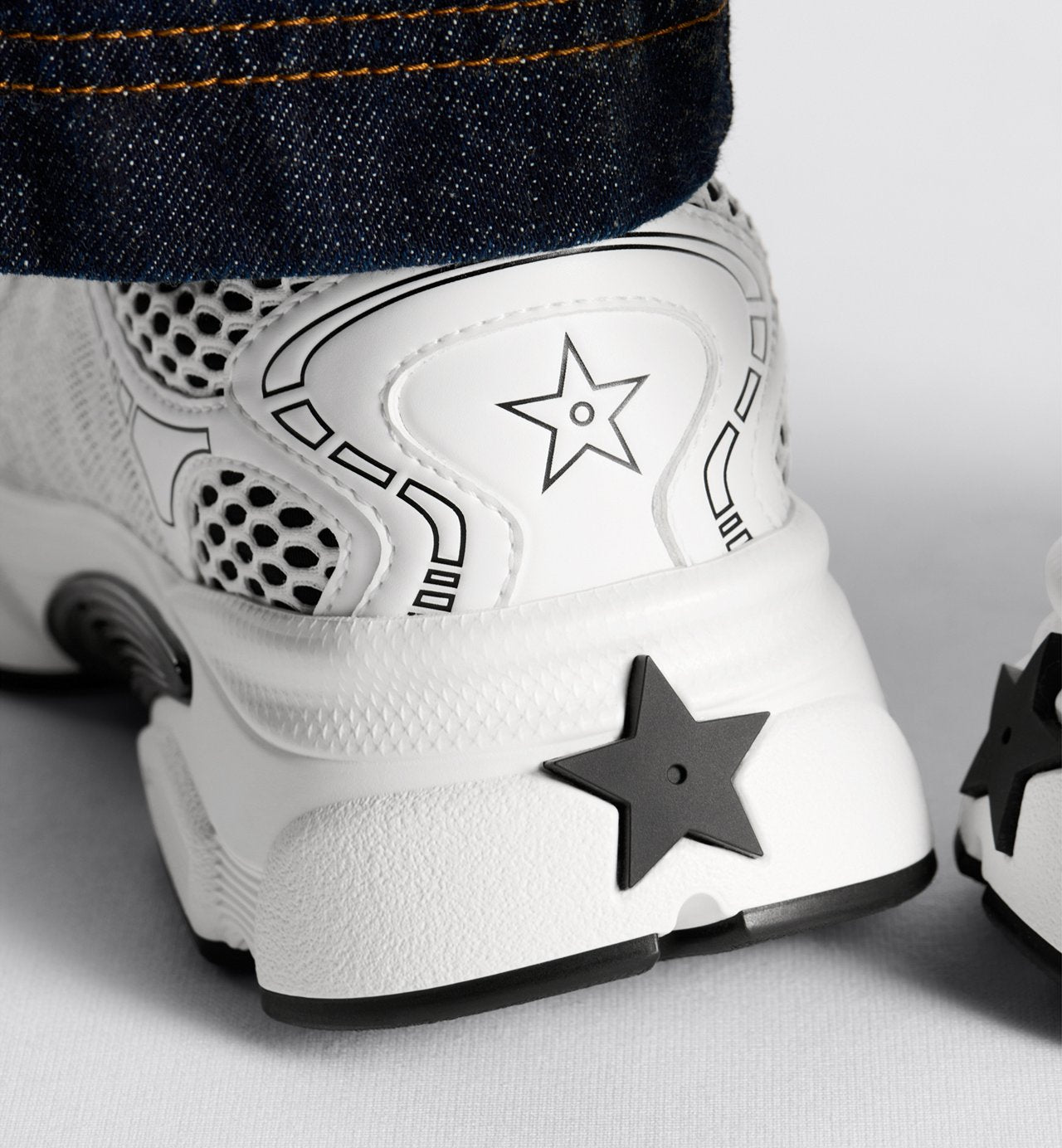 Dior Vibe Sneaker
White Mesh Printed with Dior Oblique Motif and White and Black Leather-Effect Panels