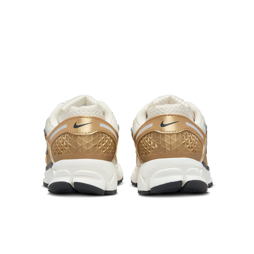 Nike(WMNS) Air Zoom Vomero 5 'Metallic Gold'